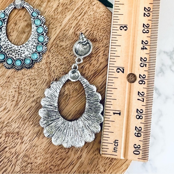 Western Faux Turquoise Stone Earrings Hammered Silver Boho Southwestern NEW - Picture 3 of 3